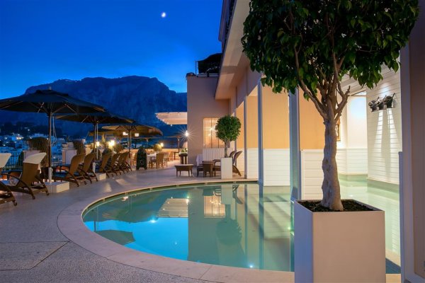 Capri Tiberio Palace - 卡普里蒂貝宮酒店 - 義大利, 卡普里 | 包團 | 度身訂造 | 豪華旅遊 | Luxury Travel | Private Tours | Tailor Made Trips | Luxe Travel (Luxe Travel ∙ Luxury travel  ∙ Luxury holiday  ∙ Luxe Tour  ∙ 特色尊貴包團 ∙  商務旅遊 ∙  自由行套票 ∙滑雪  ∙ 溫泉 ∙ 品味假期 ∙ 品味遊)