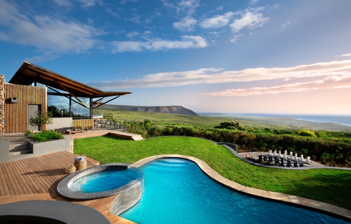 An Unforgettable African Getaway | Enjoy breakfast + lunch + dinner + unique experiences : horse riding +  flower safari + seasonal whale watching + beach picnics & more! @ Grootbos Private Reserve, Luxe Travel Hong Kong