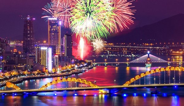 BRIGHT UP THE SKY | DA NANG INTERNATIONAL FIREWORKS COMPETITION | 28 & 29 April 2015