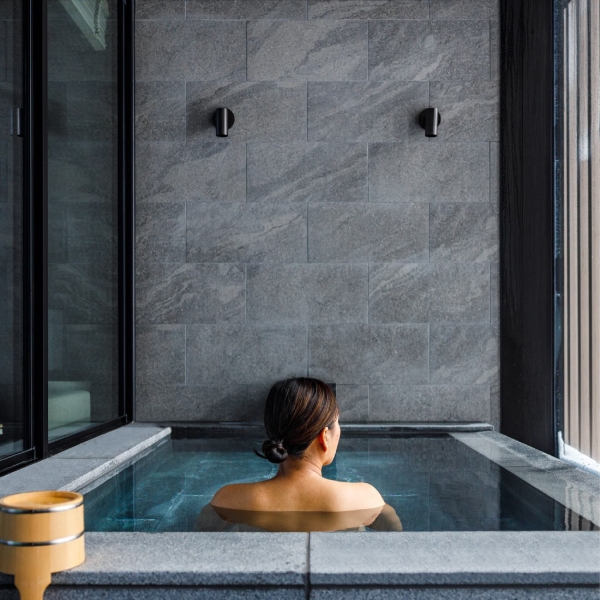 🍂 Experience the Beauty of Autumn in Hokkaido: "Stay for 3 Nights - Upto 33% OFF" Exclusive Offer | Enjoy Breakfast + USD100 Hotel Credit + ⬆️ Room Upgrade & More! @ Park Hyatt Niseko Hanazono, Japan